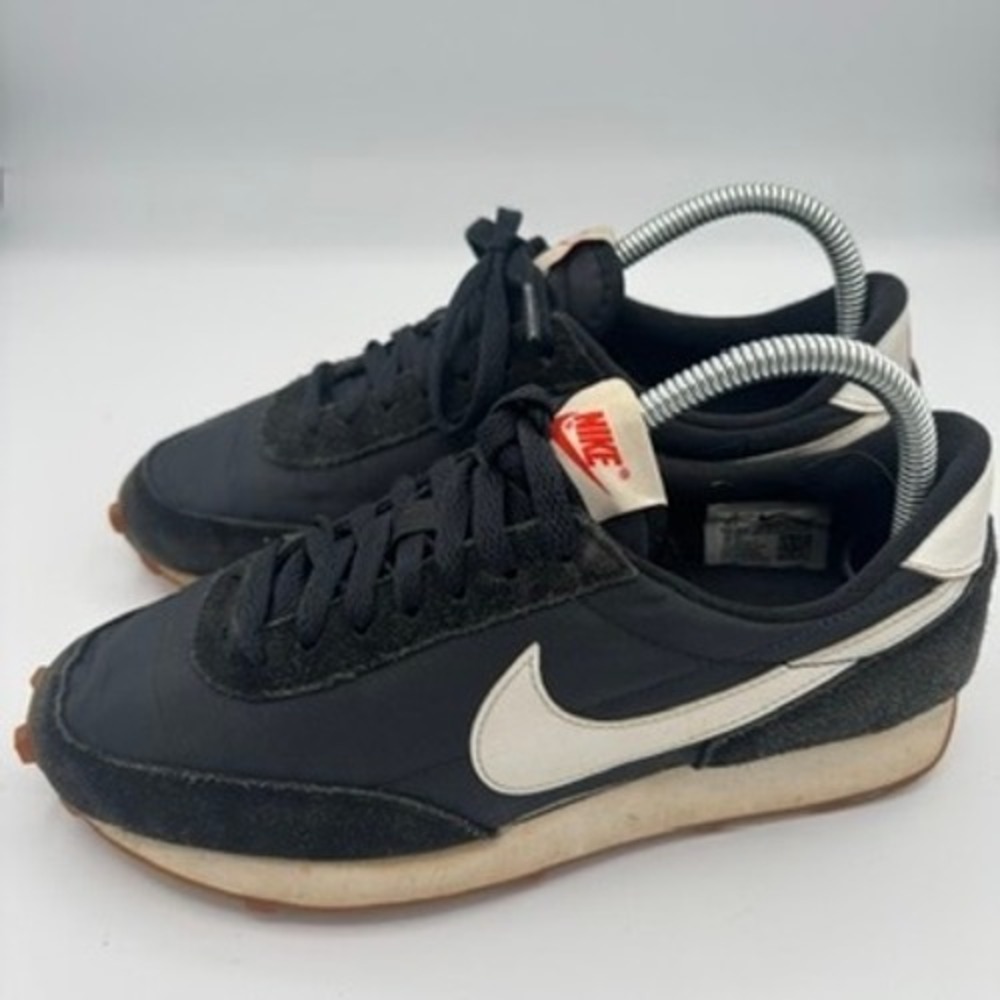 Nike Daybreak Sneakers Women Sz 8 Black White Retro Waffle Racer Runner - Picture 3 of 15